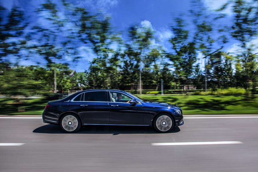  Mercedes-Benz E300 L Exclusive Line 2016 года  (CN) (фото 8 из 9)